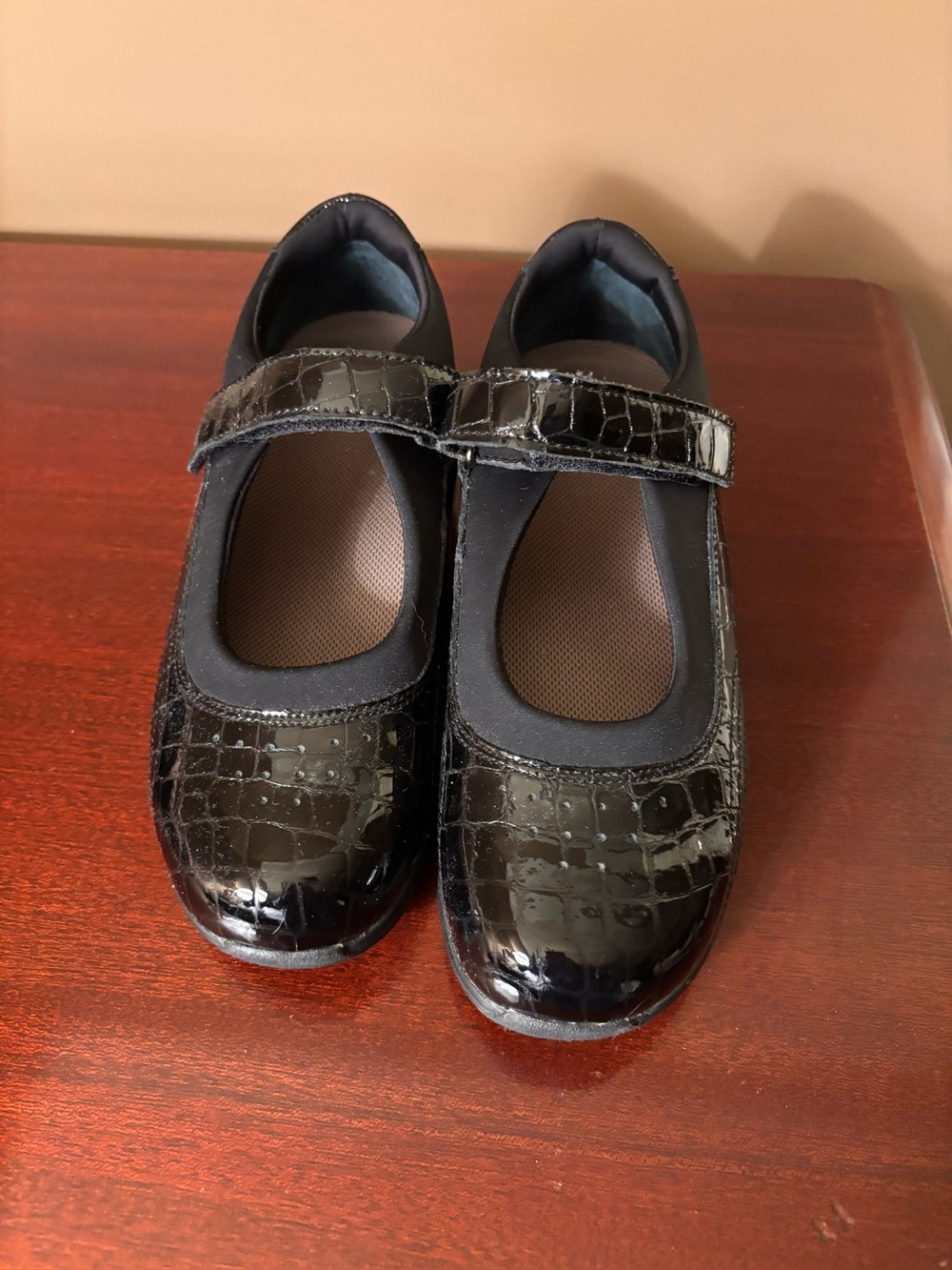 Women’s' Black Patent Croc-Texture Mary Jane Dress Shoes